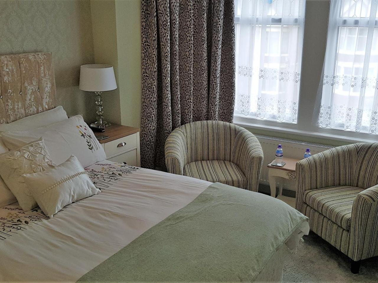 Courtneys Of Gynn Square Blackpool Quarto foto